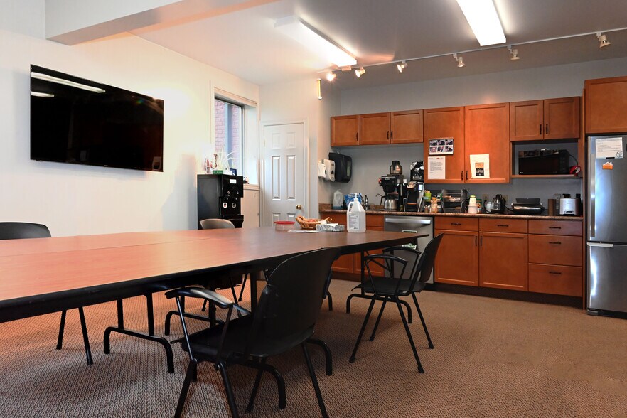 More Photos Of 6783 Wellington Road 34, Cambridge Specialty For Lease