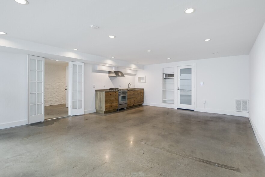 More Photos Of 610 Guadalupe St, Austin Office For Sale