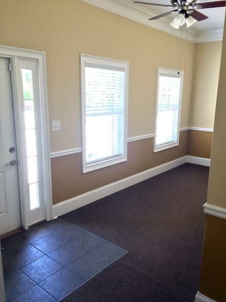 More Photos Of 1011 Woodridge Ln, Watkinsville Office For Lease