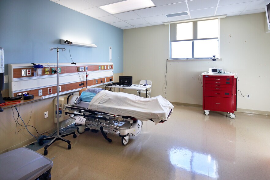 More Photos Of 1905 Doctors Hospital Dr, Bridgeport Healthcare For Sale