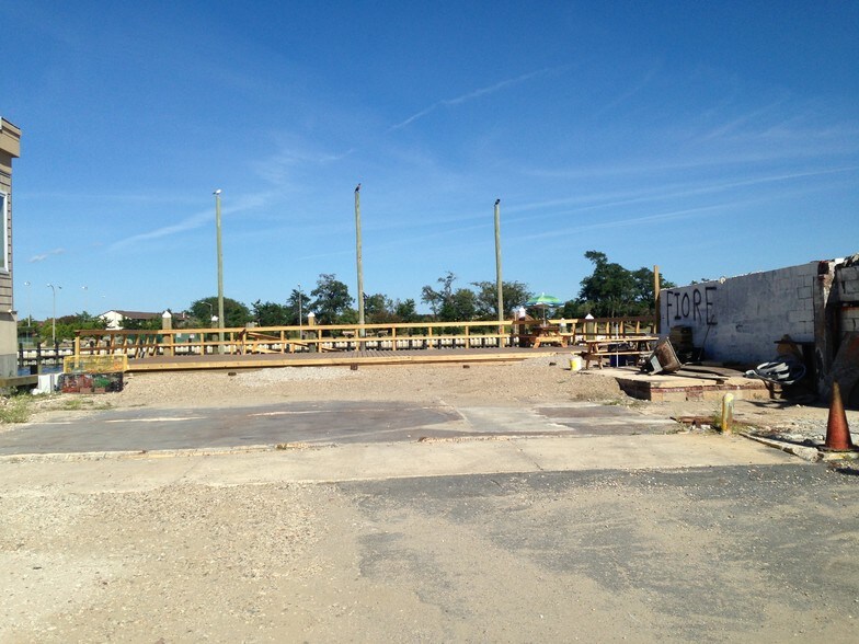 More Photos Of 405 Woodcleft Ave, Freeport Land For Sale