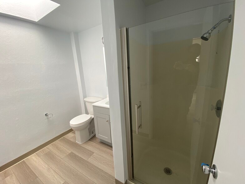 More Photos Of 5A Leo St, San Francisco Storefront Retail Residential For Lease