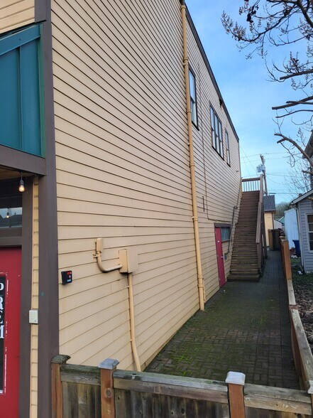 More Photos Of 223 S Lewis St, Monroe Storefront Retail Office For Sale