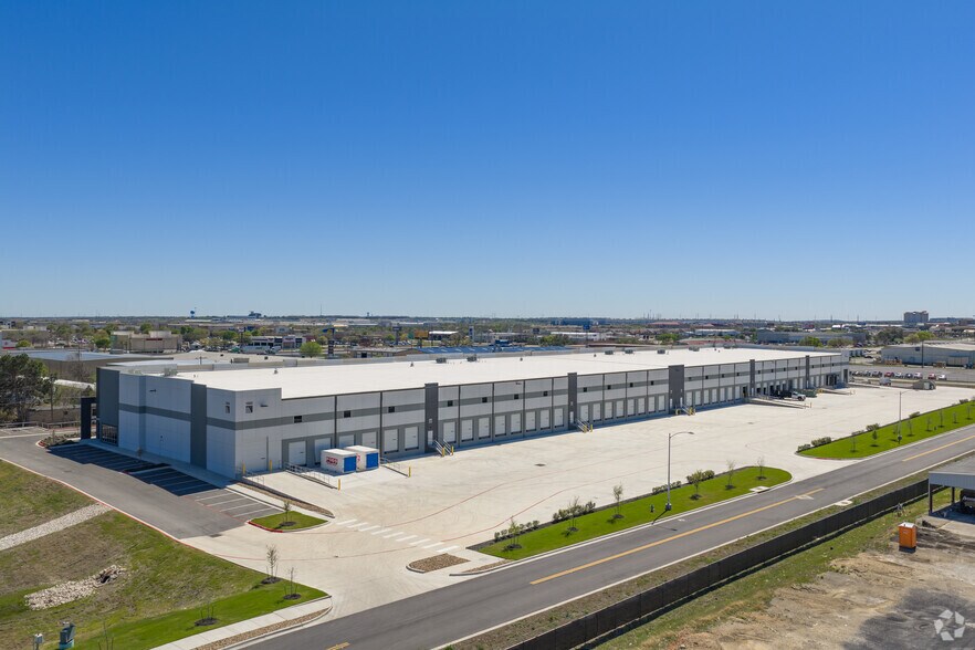 More Photos Of 500 Wonder World Dr, San Marcos Distribution For Lease