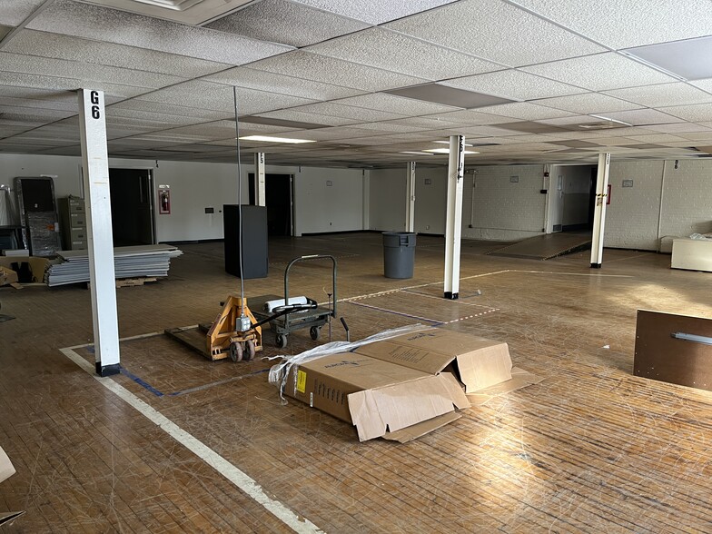More Photos Of 508 N Detroit St, Warsaw Manufacturing For Sale