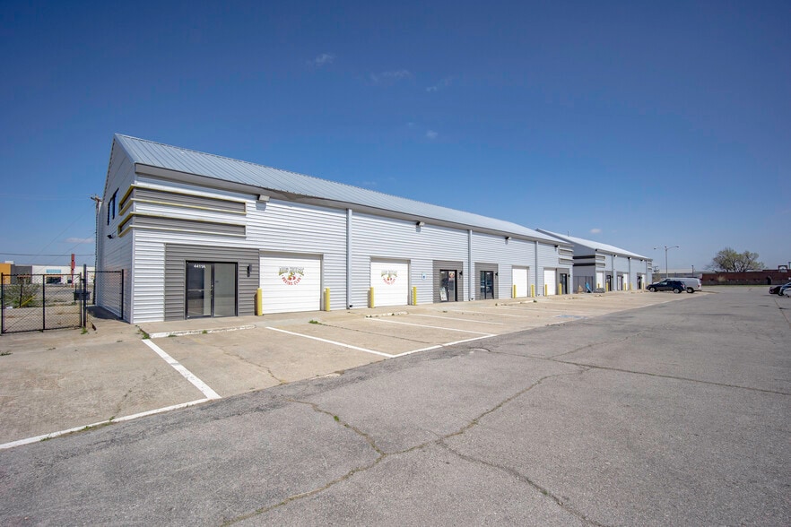 More Photos Of 4403-4411 SW 3rd St, Oklahoma City Showroom For Sale