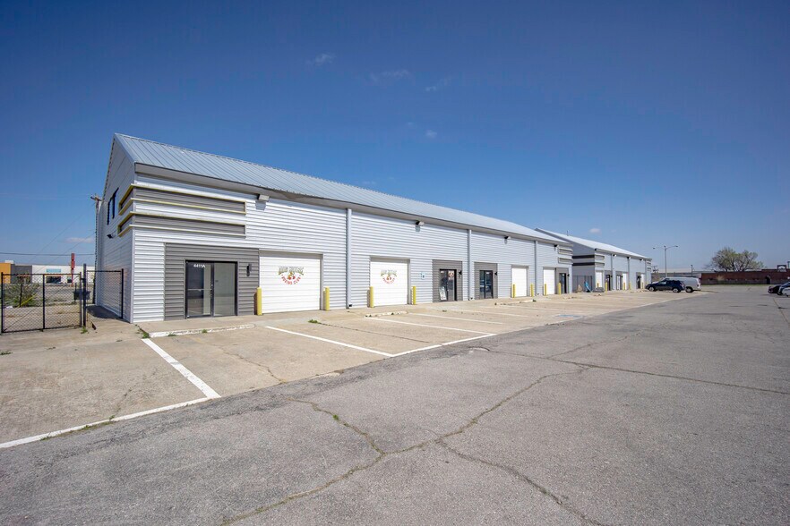 Primary Photo Of 4411 SW 3rd St, Oklahoma City Showroom For Sale