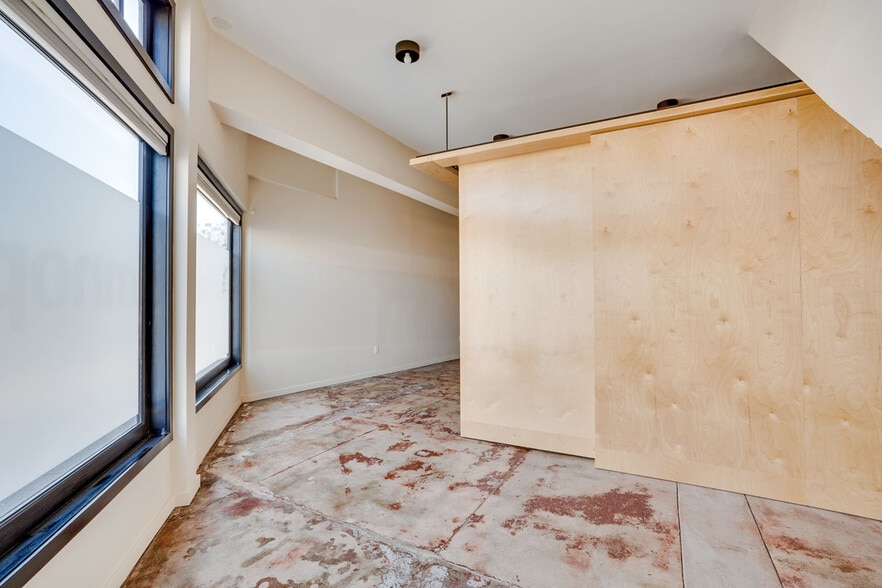 More Photos Of 6012 York Blvd, Los Angeles Office For Lease