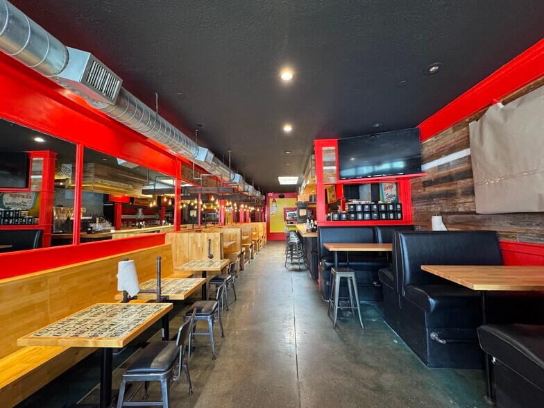 More Photos Of 112 S Main St, Bryan Restaurant For Lease