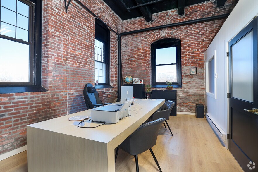 More Photos Of 58 Pulaski St, Peabody Unknown For Lease