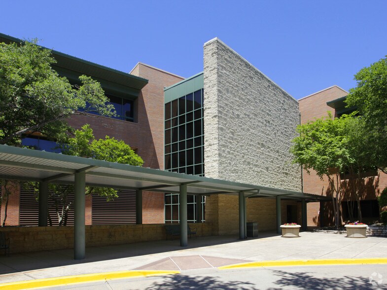 More Photos Of 8900 Amberglen Blvd, Austin Office For Lease