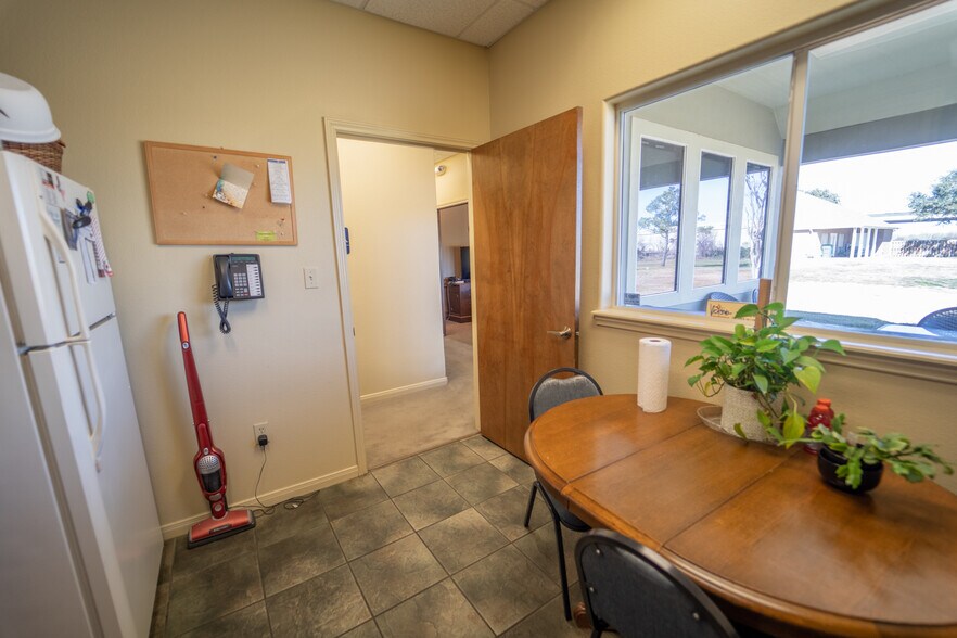 More Photos Of 5103 E Airline Rd, Victoria Office For Lease