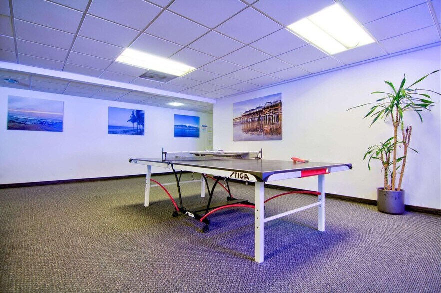 More Photos Of 1940 Garnet Ave, San Diego Medical For Sale