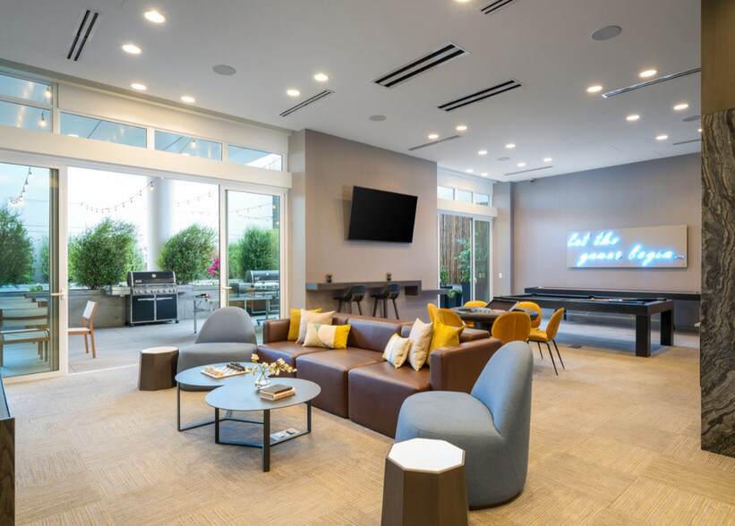More Photos Of 825 S Hill St, Los Angeles Apartments For Lease