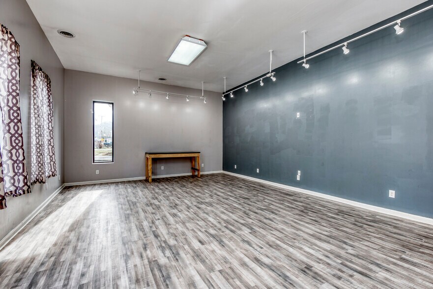 More Photos Of 324 S Commerce St, Marion Loft Creative Space For Sale