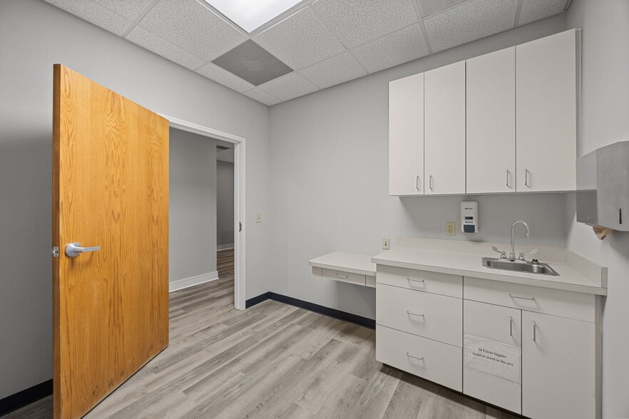 More Photos Of 2450 Emerald Pl, Greenville Medical For Lease