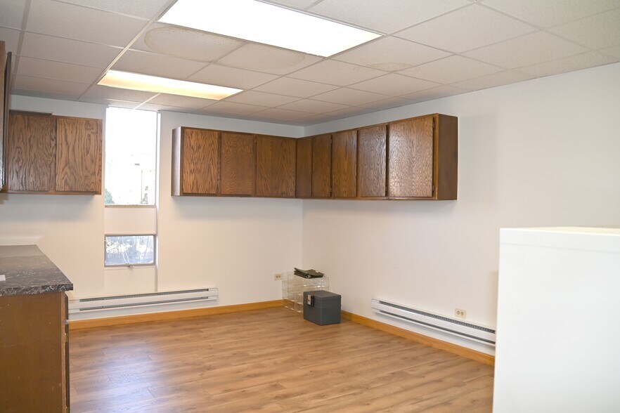 More Photos Of 7375 Samuel Dr, Denver Specialty For Sale