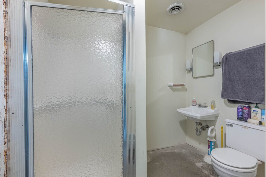 More Photos Of 227 E Cecil St, Springfield Restaurant For Sale