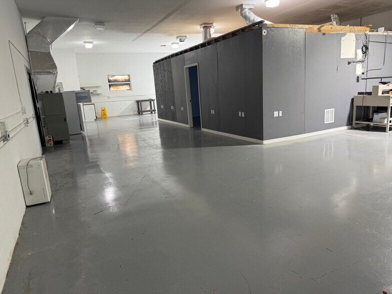 More Photos Of 8132 Cormel St, Port Richey Industrial For Lease