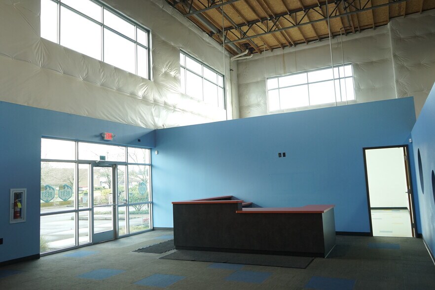 More Photos Of 3160 Blossom Dr NE, Salem Flex For Lease
