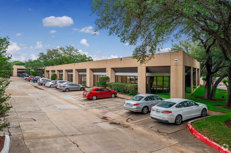 More Photos Of 3201 Cherry Ridge St, San Antonio Unknown For Lease