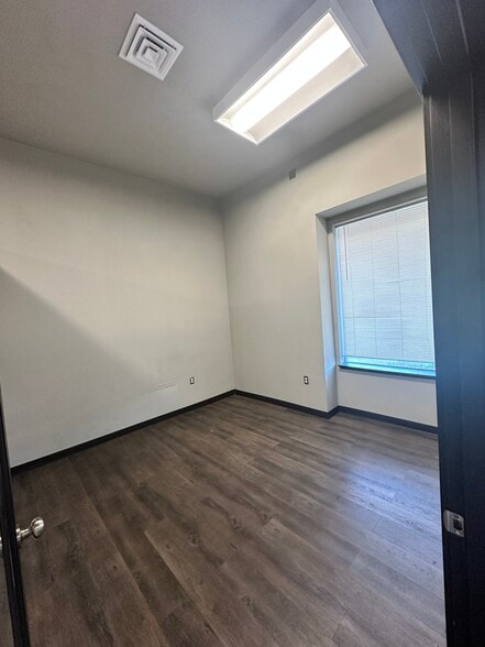 More Photos Of 8218 Pacific Ave, Tacoma Freestanding For Lease