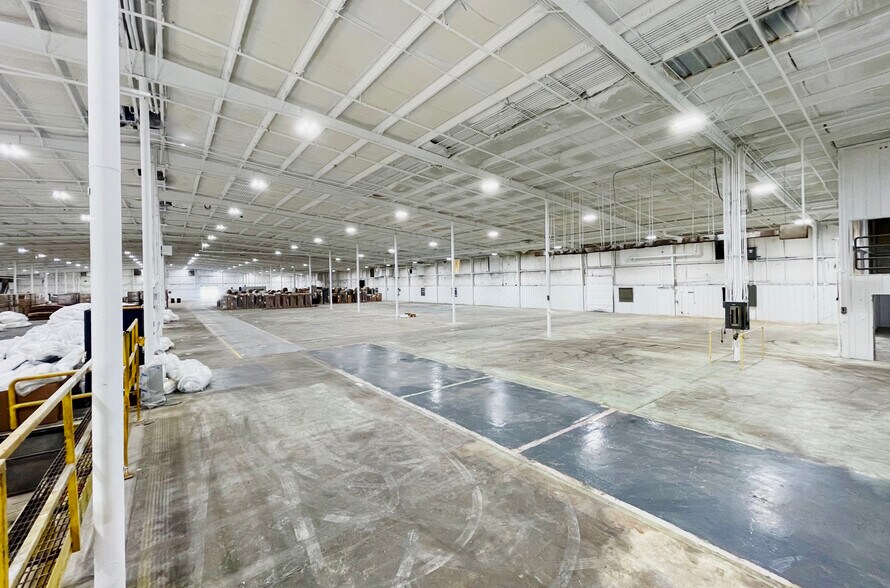 More Photos Of 200 E Parker Dr, Booneville Warehouse For Lease