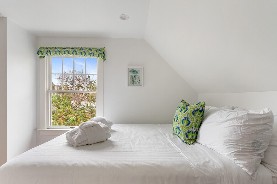 More Photos Of 184 Ashley Ave, Charleston Specialty For Sale