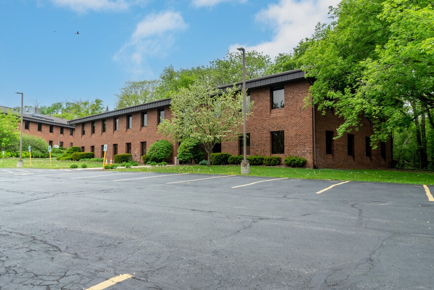 More Photos Of 20700 Watertown Rd, Waukesha Unknown For Lease