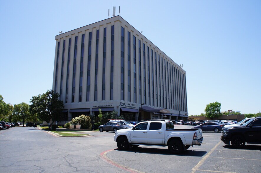 More Photos Of 1140 Empire Central Dr, Dallas Office For Sale