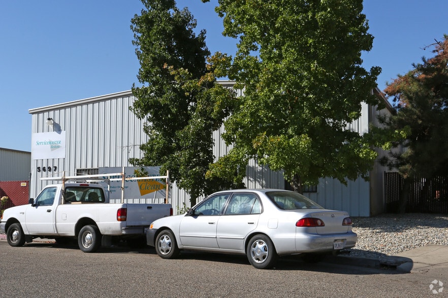 More Photos Of 5697 W San Madele Ave, Fresno Warehouse For Lease