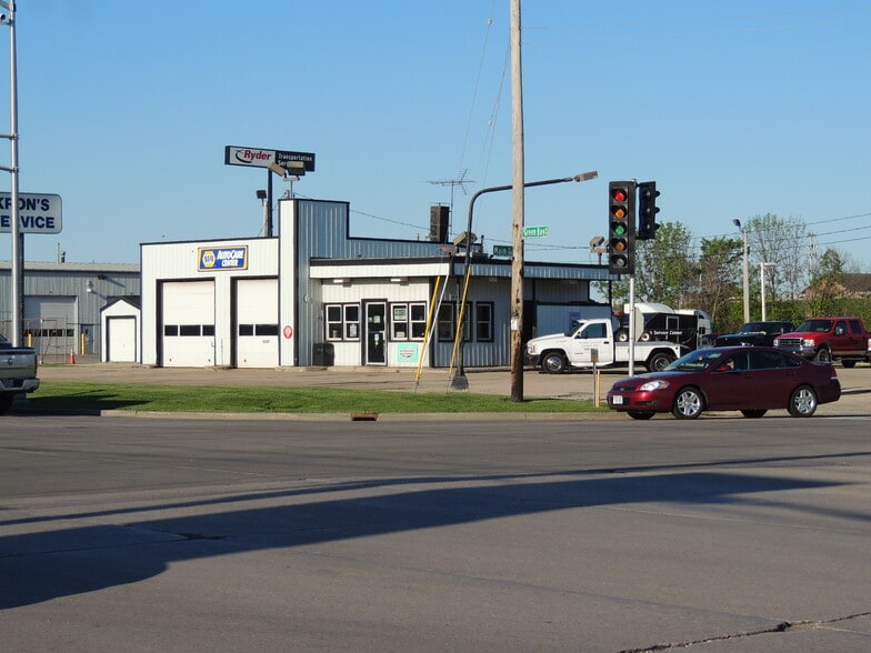 More Photos Of 1108 Main St, Neenah Auto Repair For Sale