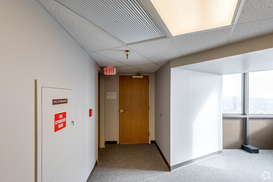 Photo of 32nd Floor Ste 60-3200