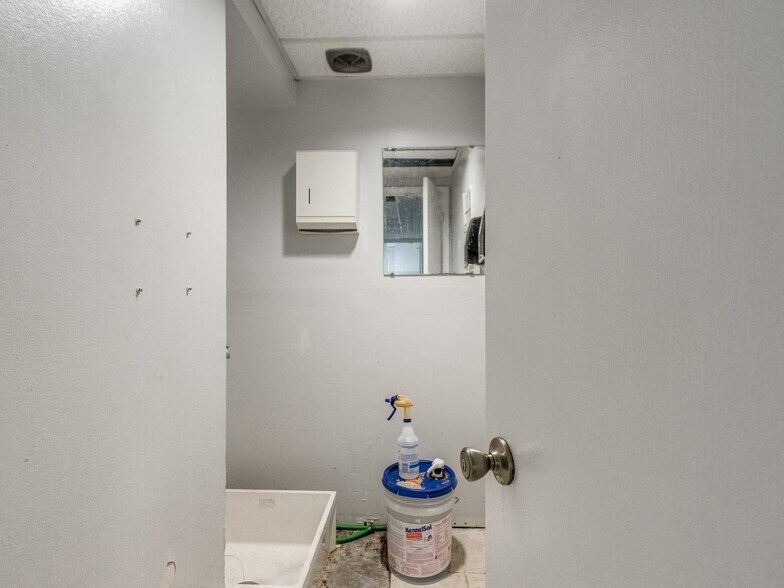 More Photos Of 5835 S Pennsylvania Ave, Oklahoma City Medical For Sale