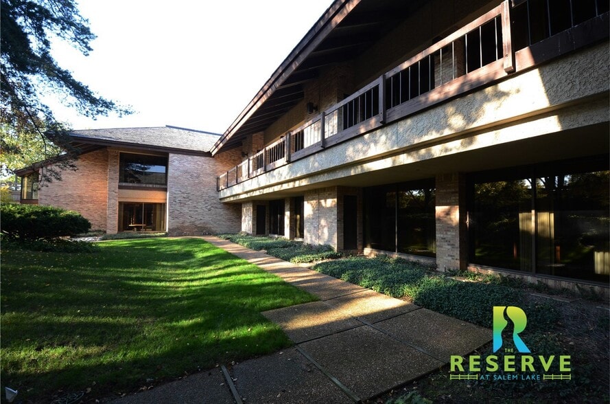 More Photos Of 3890 Salem Lake Dr, Long Grove Office For Sale