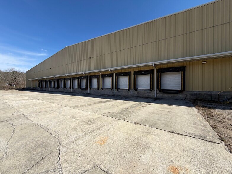 More Photos Of 7155 AL-13, Haleyville Distribution For Sale