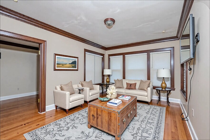 More Photos Of 7701 S Eggelston St, Chicago Apartments For Sale