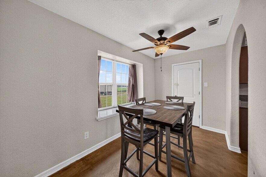 More Photos Of 4044 W FM 476, Poteet Flex For Sale