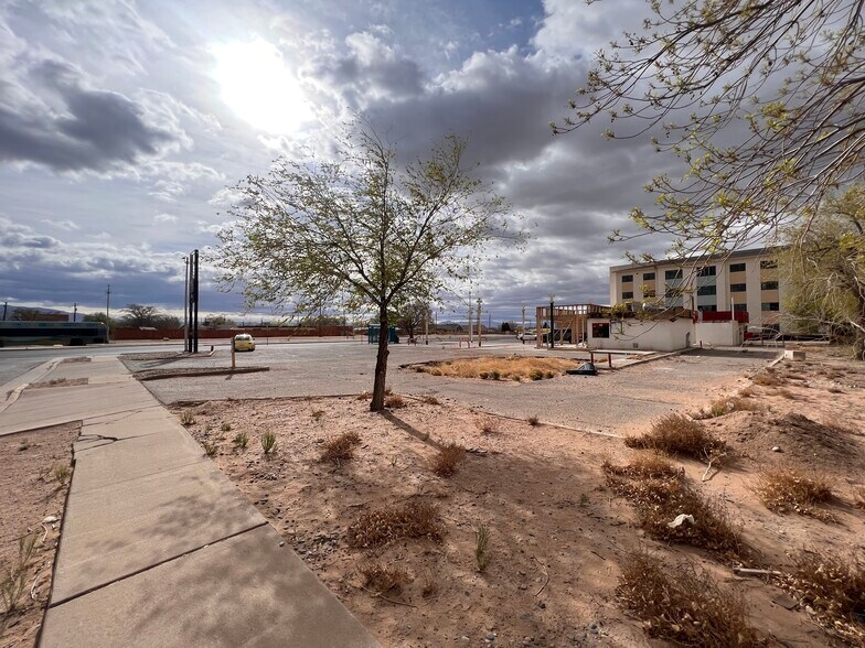 More Photos Of 455 Coors Blvd NW, Albuquerque Land For Lease