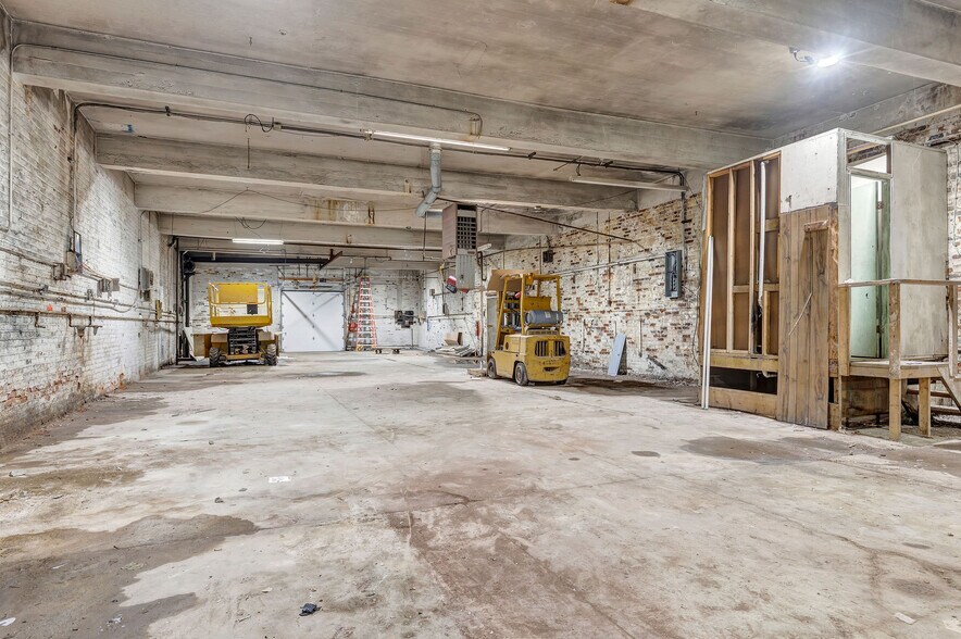 More Photos Of 122 E Liberty St, Cincinnati Warehouse For Lease