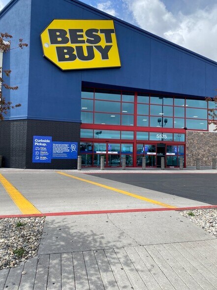 More Photos Of 5575-5555 S Virginia St, Reno Unknown For Lease