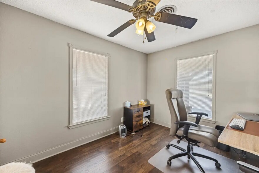 More Photos Of 4400 E Hwy 377, Granbury Office For Sale