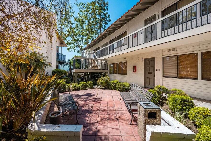 More Photos Of 1820 W Orangewood Ave, Orange Office For Lease