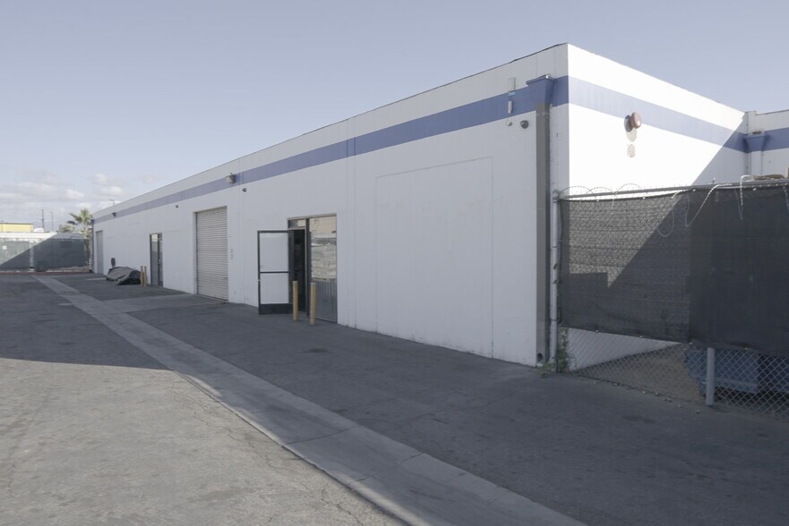 More Photos Of 115-117 N Standard Ave, Santa Ana Warehouse For Lease