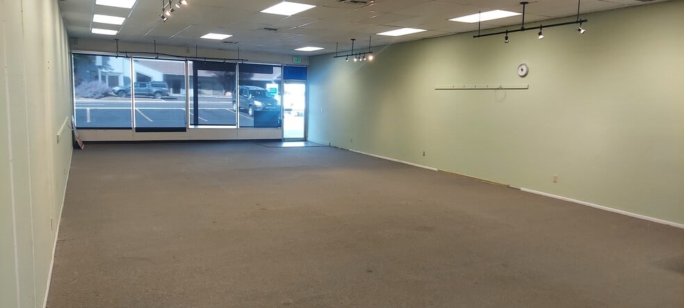 More Photos Of 2540-2570 N 4th St, Flagstaff Department Store For Lease