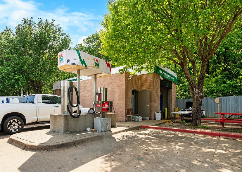 More Photos Of 2002 State Highway 66, Garland Service Station For Sale