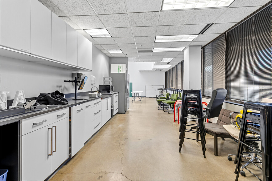 More Photos Of 7807 Creekridge Cir, Bloomington Office For Sale