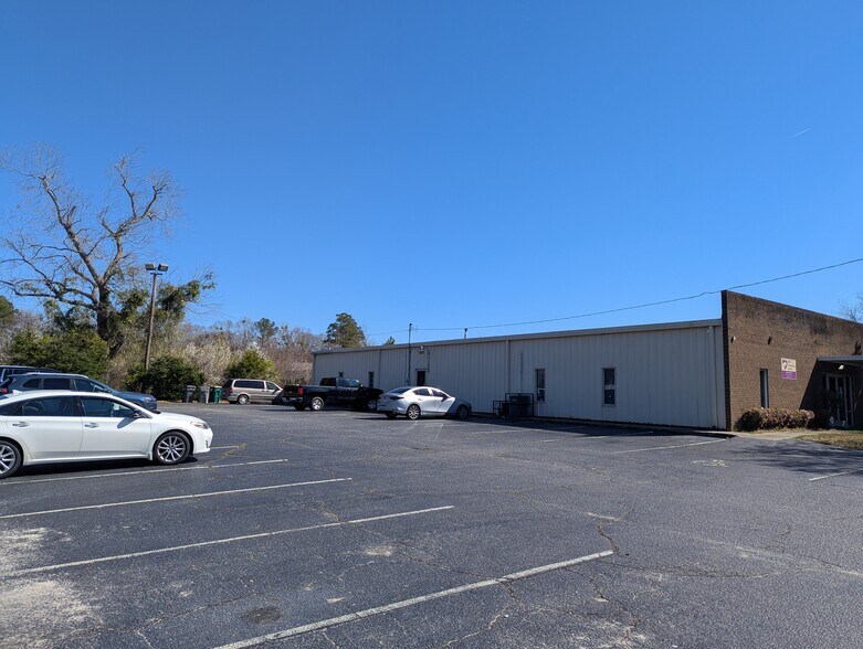 More Photos Of 1407 E 5th St, Lumberton Office For Sale