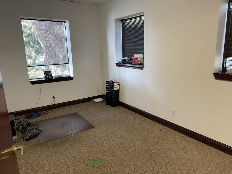 More Photos Of 201 N Pace Blvd, Pensacola Office For Sale