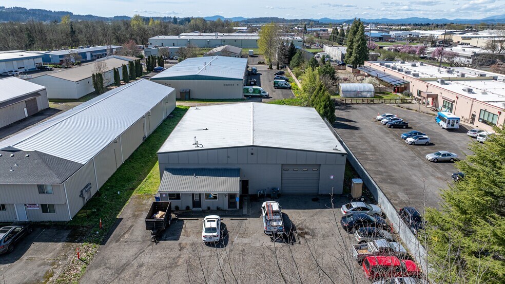 More Photos Of 174 Wallis St, Eugene Warehouse For Lease